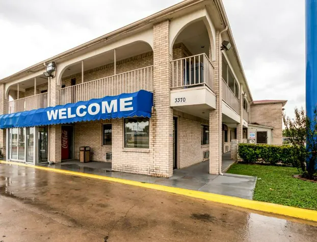 Motel 6 San Antonio, Tx - Frost Bank Center hotel detail image 1