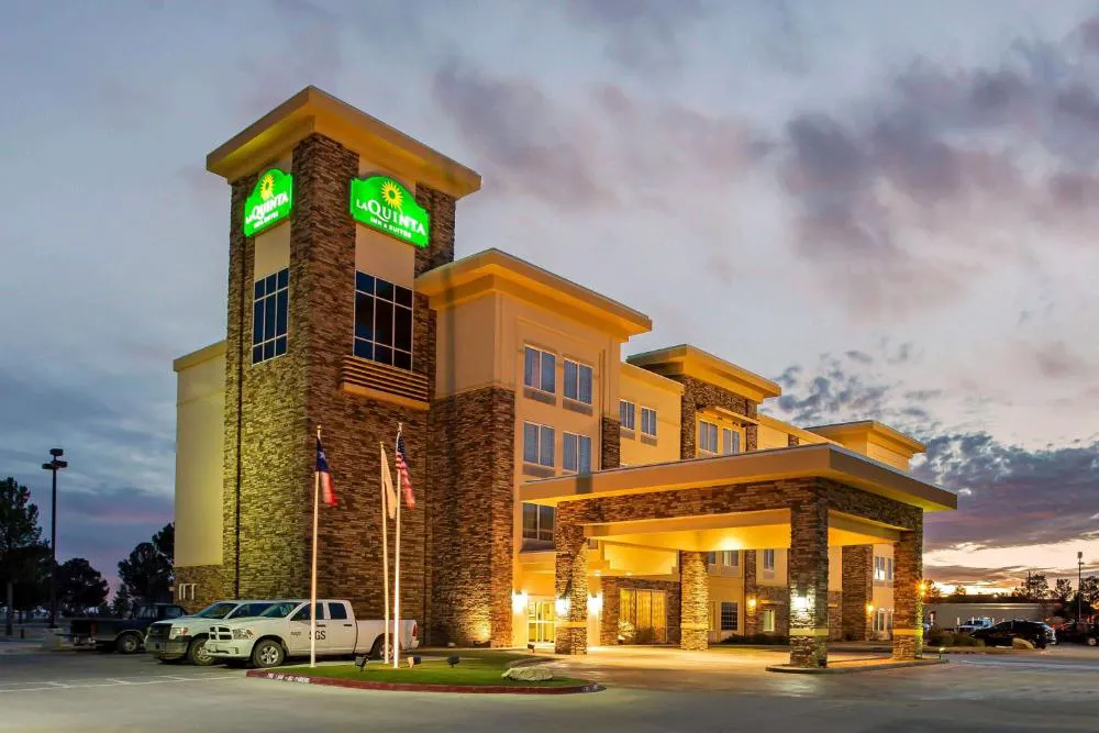 La Quinta Inn & Suites by Wyndham Pecos hotel hero