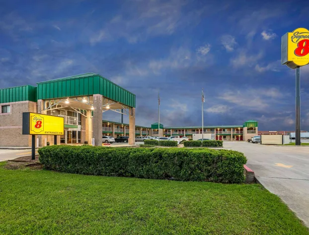 Super 8 by Wyndham Seguin hotel detail image 1