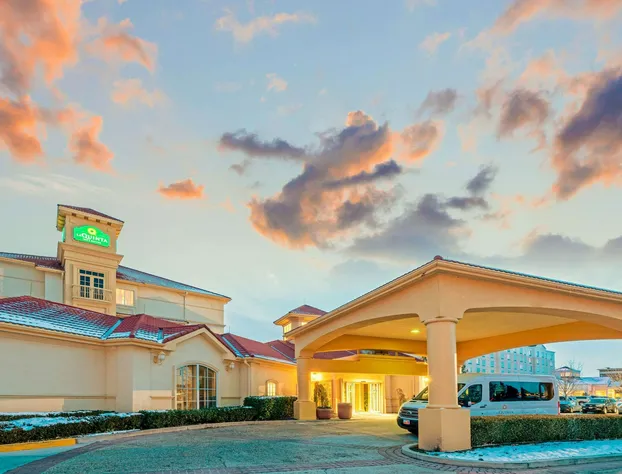 La Quinta Inn & Suites by Wyndham Salt Lake City Airport hotel detail image 1