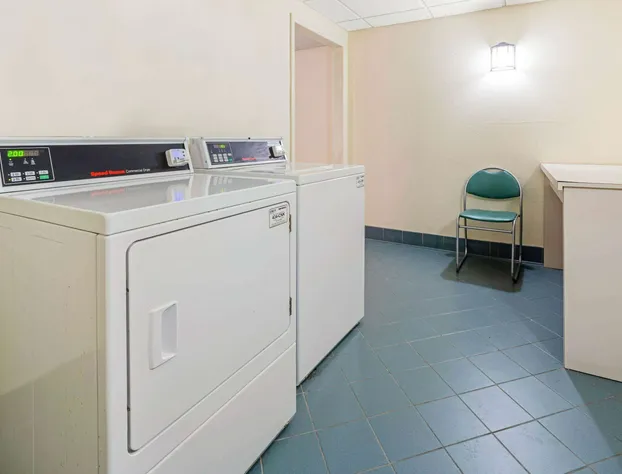 La Quinta Inn & Suites by Wyndham Salt Lake City Airport hotel detail image 4