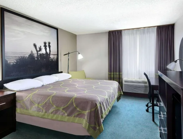 Super 8 by Wyndham Victoria/North/Mall Area hotel detail image 2
