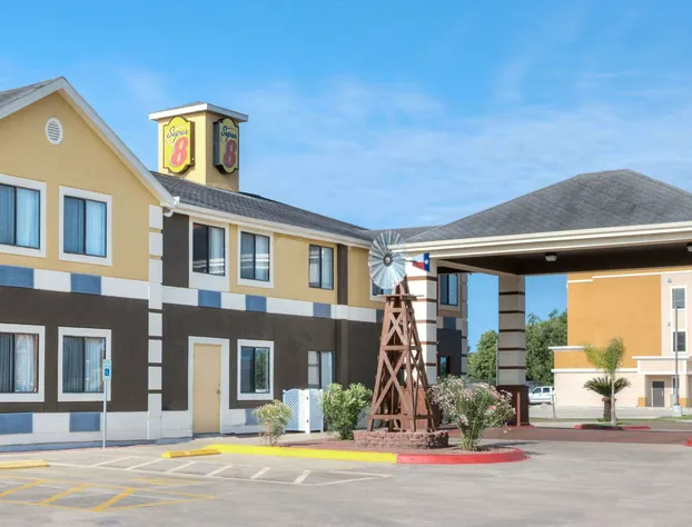 Super 8 by Wyndham Victoria/North/Mall Area hotel detail image 1