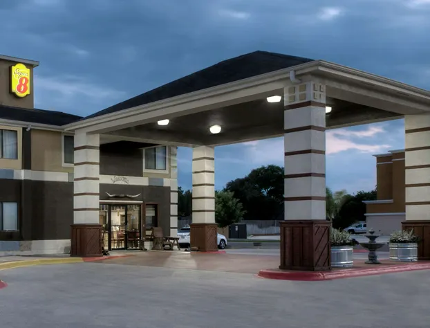 Super 8 by Wyndham Victoria/North/Mall Area hotel detail image 3