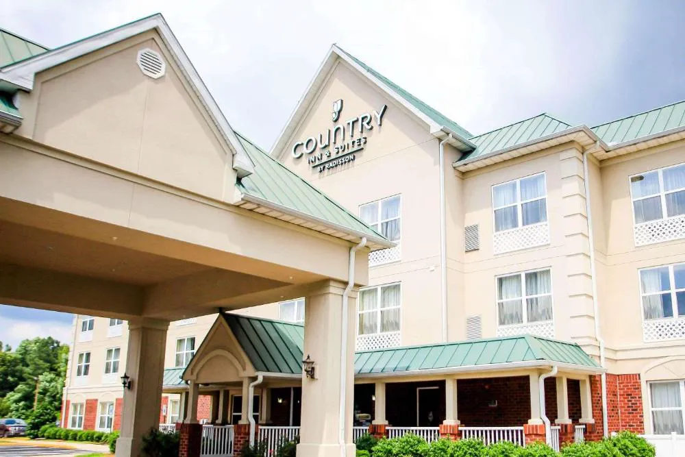 Country Inn & Suites by Radisson, Chester, VA hotel hero