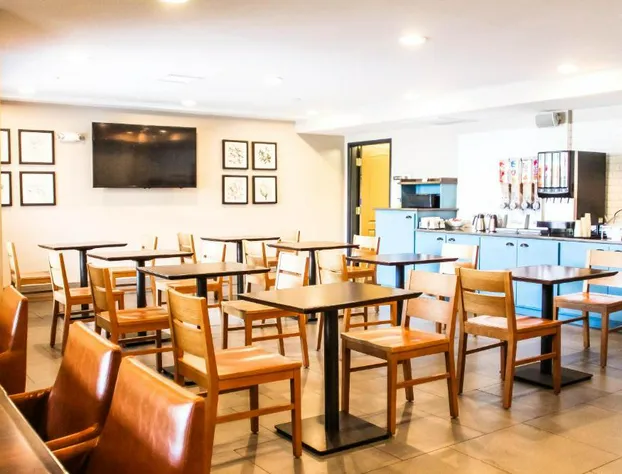 Country Inn & Suites by Radisson, Chester, VA hotel detail image 3