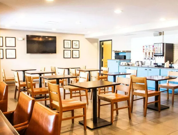 Country Inn & Suites by Radisson, Chester, VA hotel detail image 3