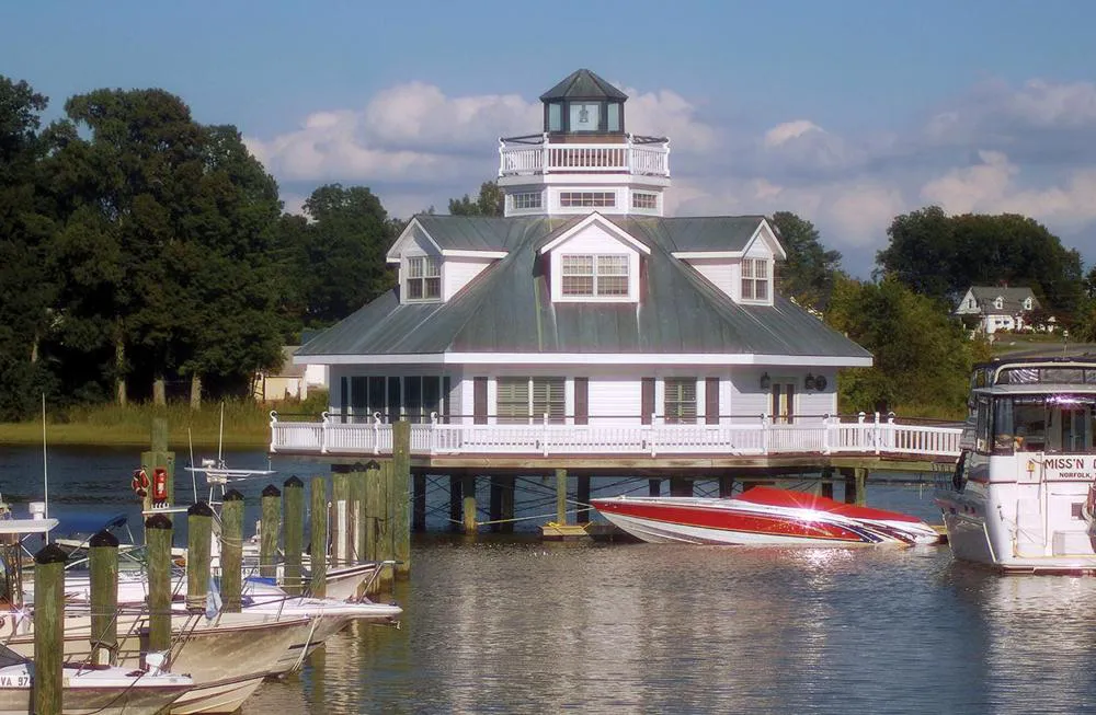 Smithfield Station hotel hero