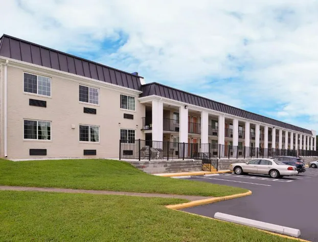 Americas Best Value Inn Richmond South hotel detail image 2