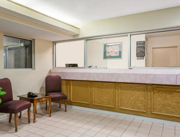 Super 8 by Wyndham Stafford hotel detail image 2