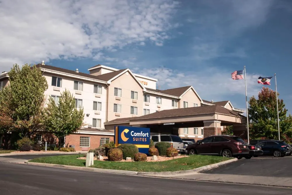 Comfort Suites Salt Lake City Airport hotel hero