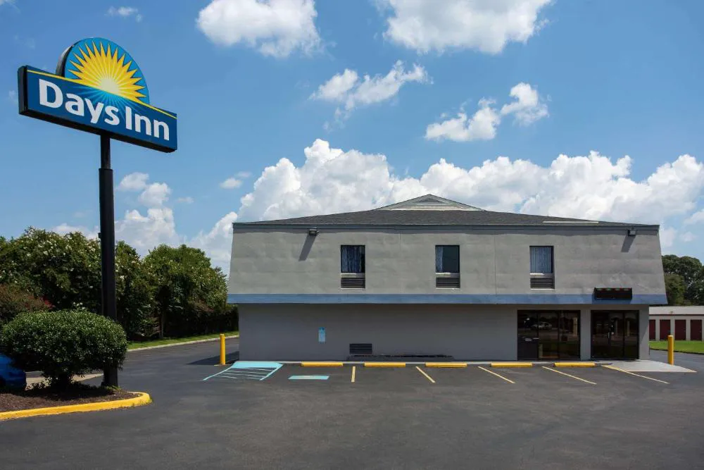 Days Inn by Wyndham Chesapeake hotel hero