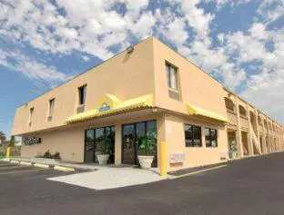 Days Inn by Wyndham Chesapeake hotel detail image 2