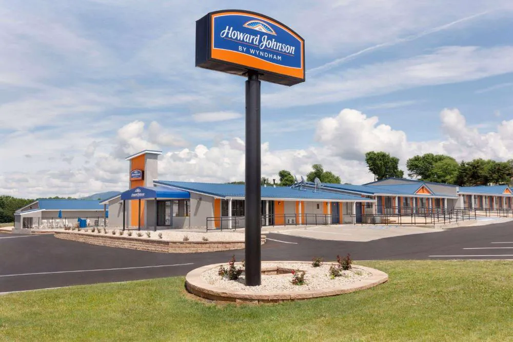 Howard Johnson by Wyndham Harrisonburg hotel hero