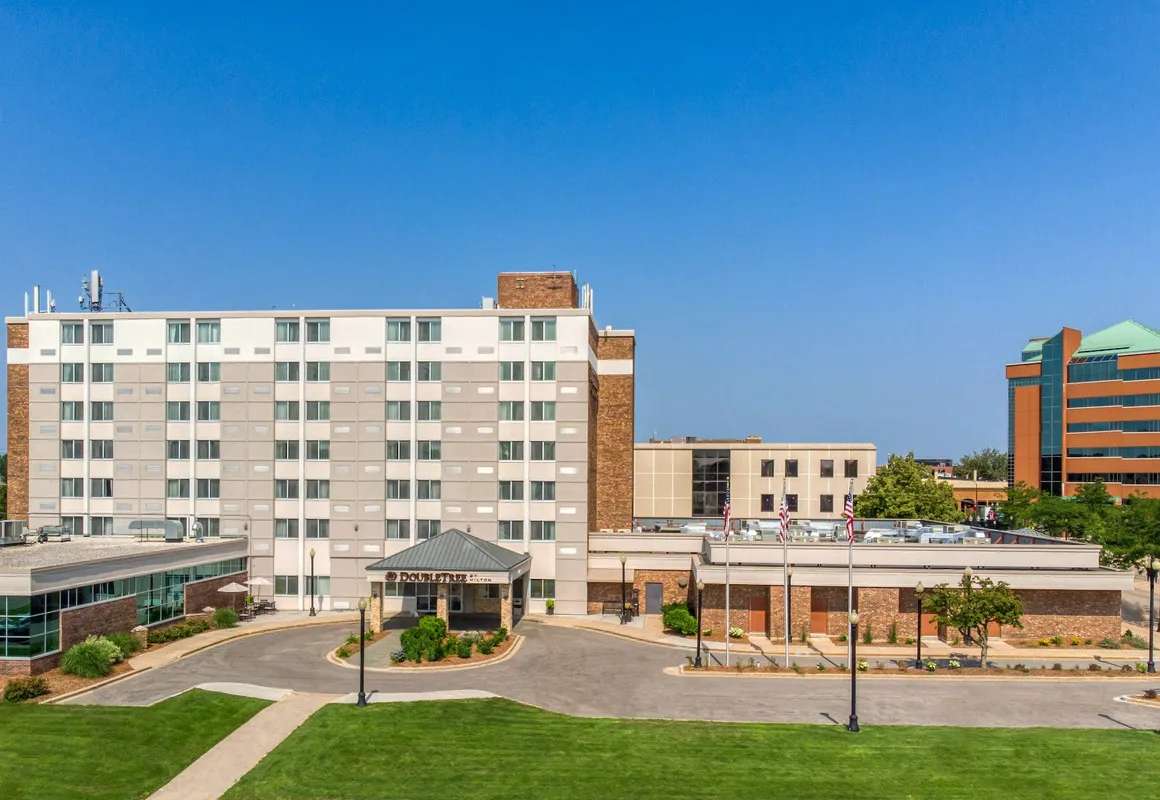 DoubleTree by Hilton Neenah hotel hero