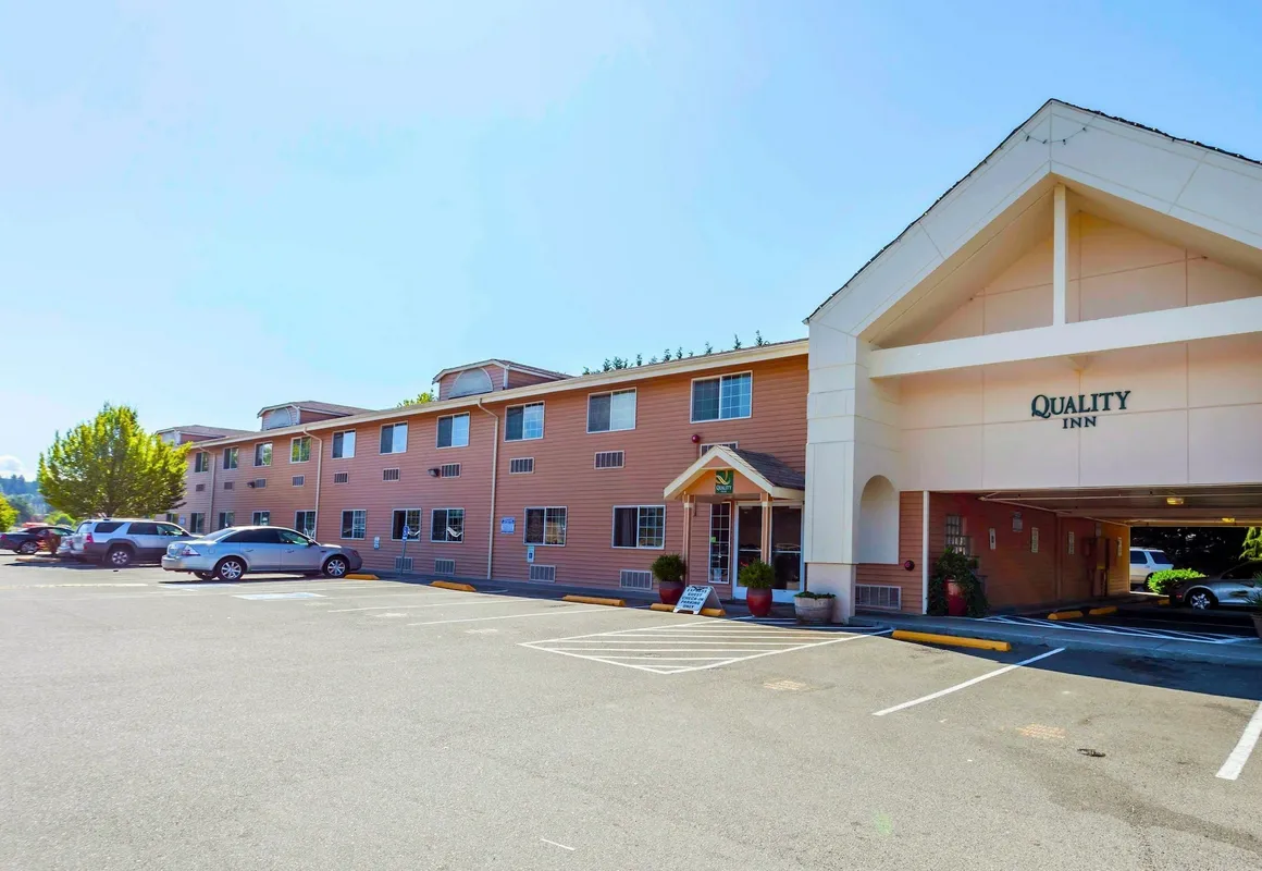 Quality Inn Near Seattle Premium Outlets hotel hero