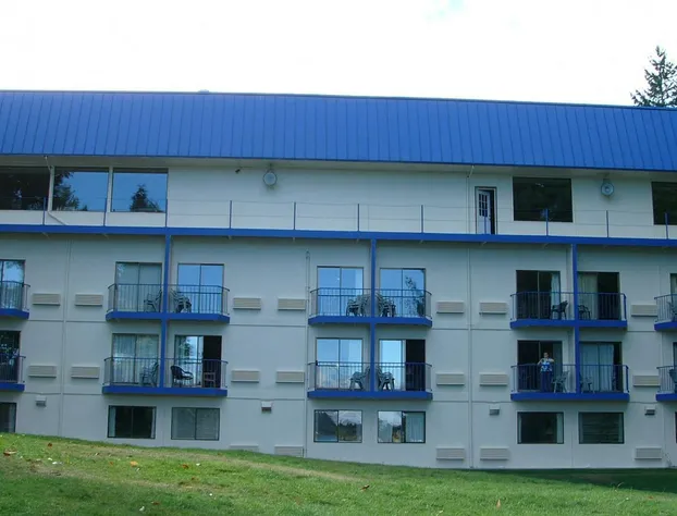 Oyster Bay Inn & Suites hotel detail image 3