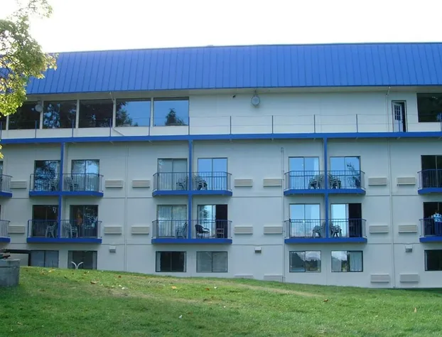 Oyster Bay Inn & Suites hotel detail image 4