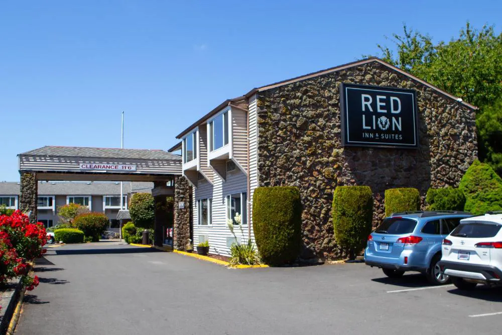 Red Lion Inn & Suites Vancouver hotel hero