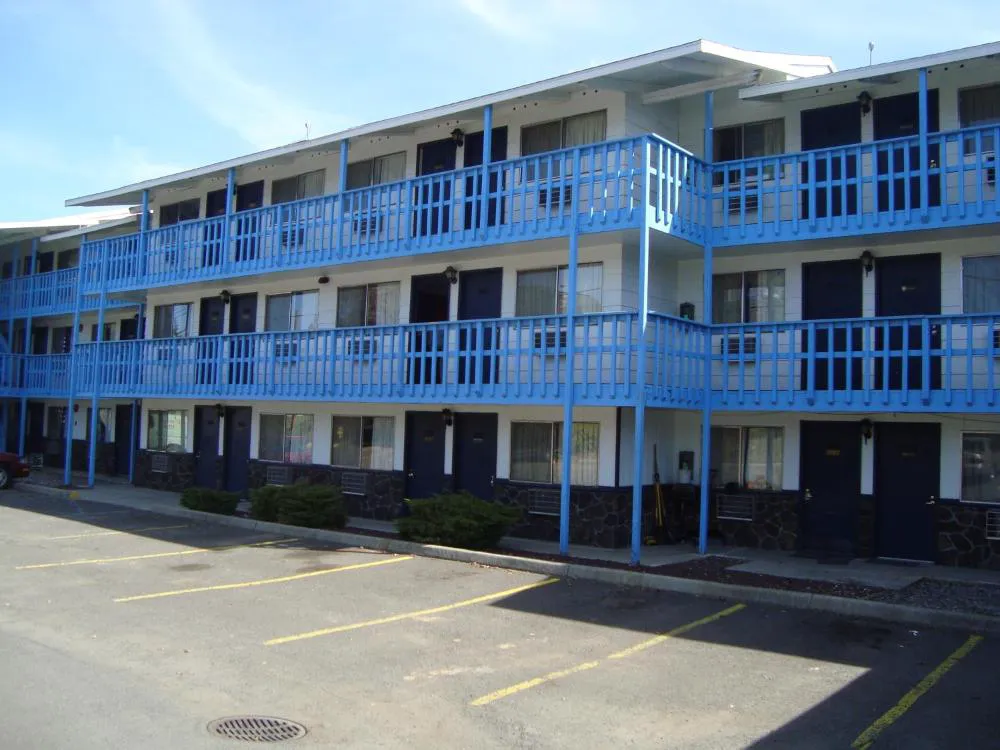 Willow Springs Motel hotel hero