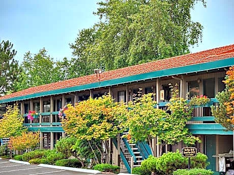 Coachman Inn & Suites hotel detail image 2