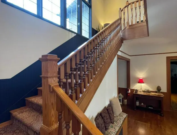 Cecil Bacon Manor hotel detail image 3