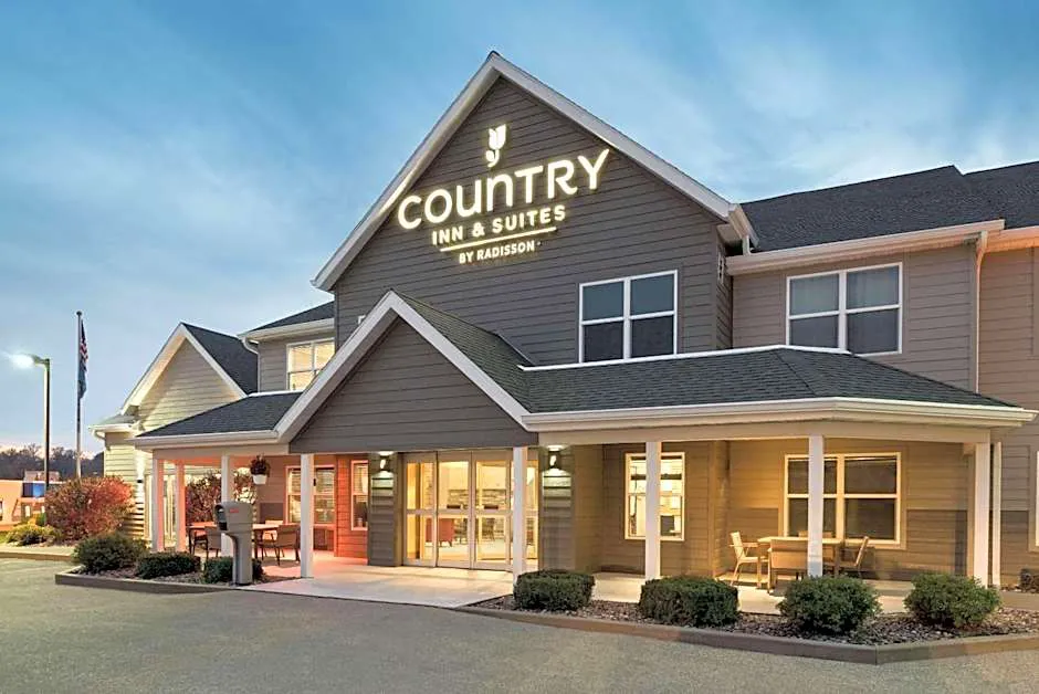 Country Inn & Suites by Radisson, Platteville, WI hotel hero