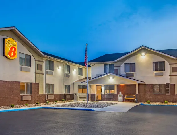 Super 8 by Wyndham Weston WV hotel detail image 1