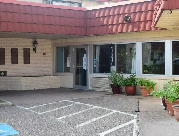 Regency Inn & Suites hotel detail image 1