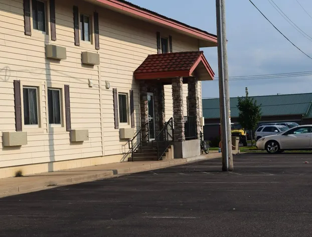 Regency Inn & Suites hotel detail image 4