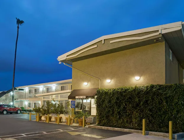 Super 8 by Wyndham Los Angeles-Culver City Area hotel detail image 1