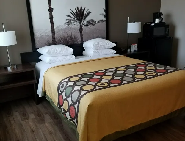 Super 8 by Wyndham Los Angeles-Culver City Area hotel detail image 3