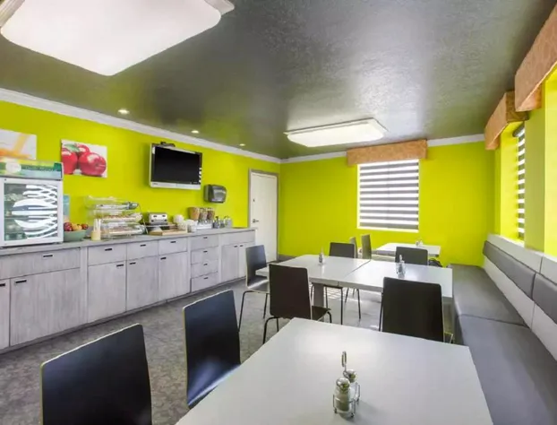 Quality Inn Near Hollywood Walk of Fame hotel detail image 3