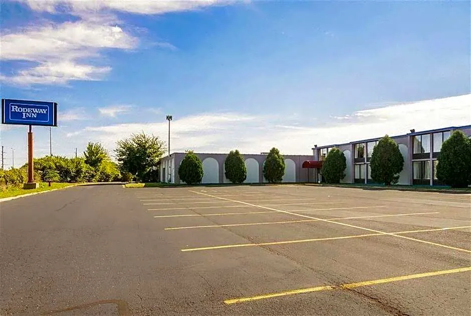 Rodeway Inn hotel hero