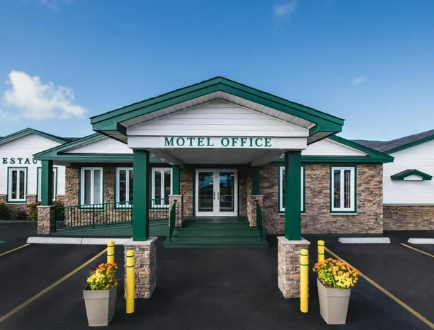 Shallow Bay Motel & Cabins hotel detail image 1