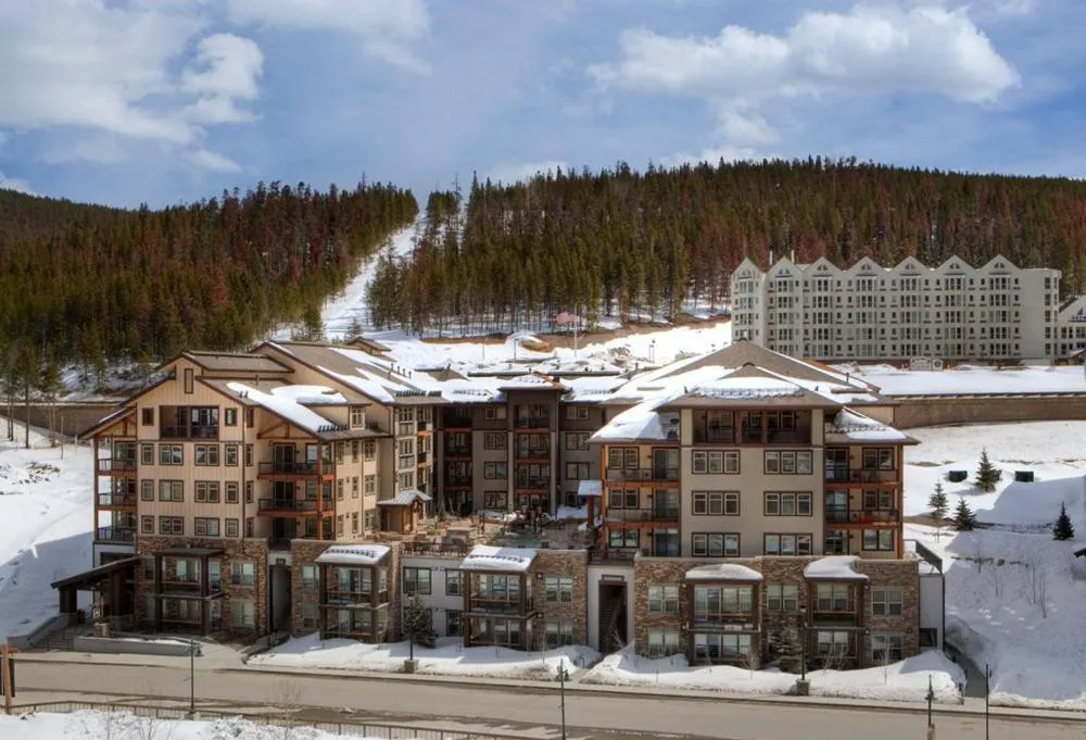 Fraser Crossing Founders Pointe hotel hero