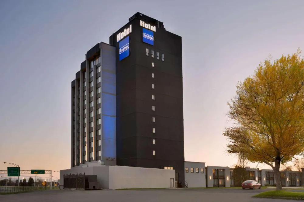 Travelodge by Wyndham Hotel & Convention Centre Quebec City hotel hero