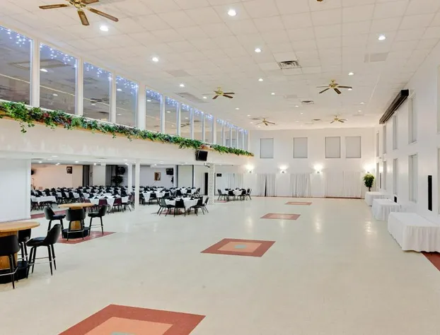 Ramada by Wyndham Richland Center hotel detail image 1