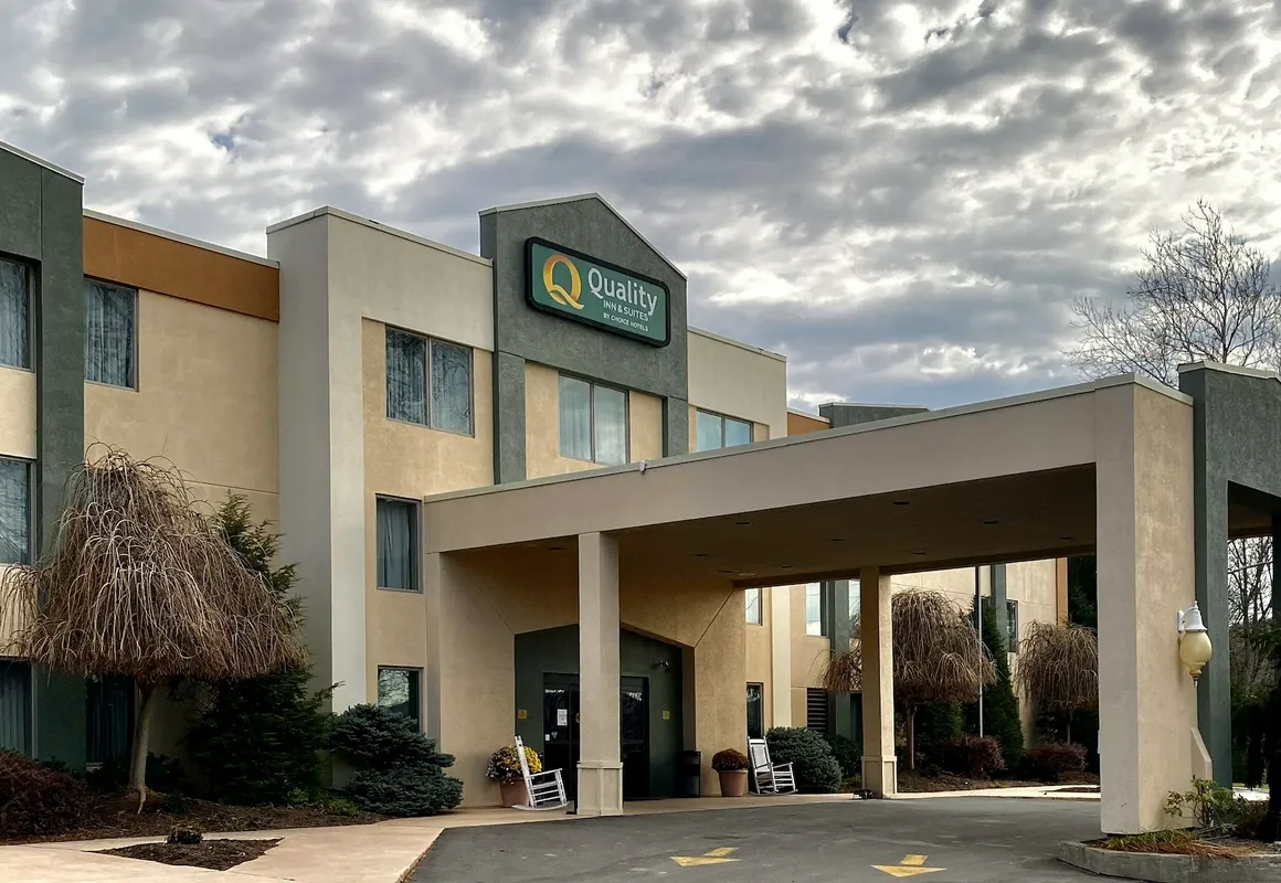 Quality Inn & Suites Towanda hotel hero