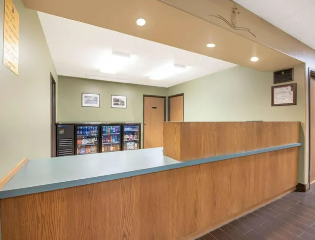 Four Seasons Inn hotel detail image 1