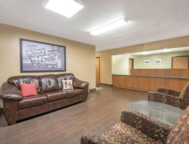 Four Seasons Inn hotel detail image 2