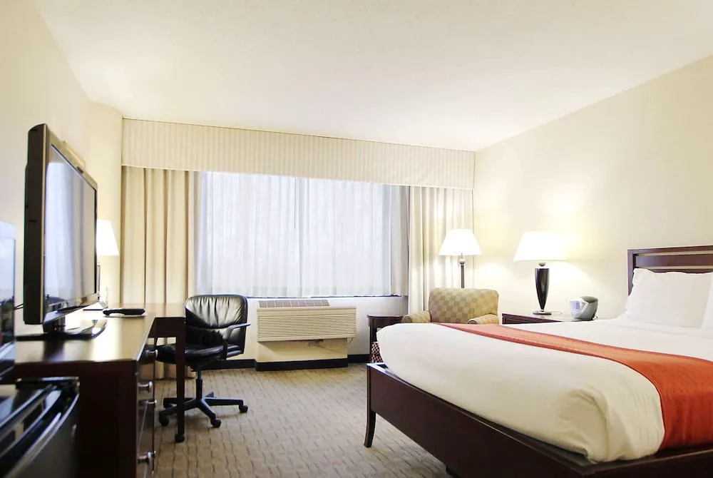 Ramada by Wyndham Minneapolis Airport - Eagan hotel hero