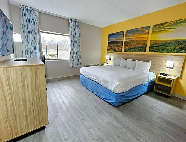 Days Inn by Wyndham Berlin Meriden hotel detail image 4