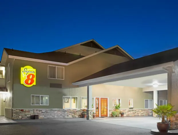 Super 8 by Wyndham Fortuna hotel detail image 3