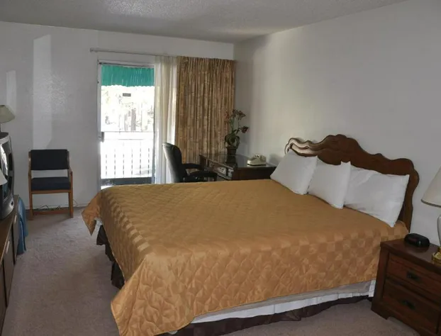 Cedar Inn & Suites hotel detail image 2