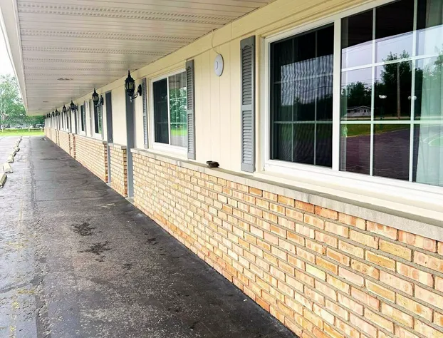 Budget Host Inn Manistique hotel detail image 3