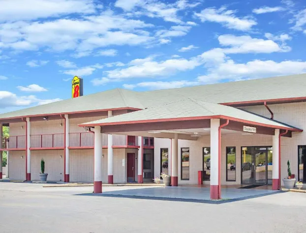 Super 8 by Wyndham Malvern hotel detail image 1