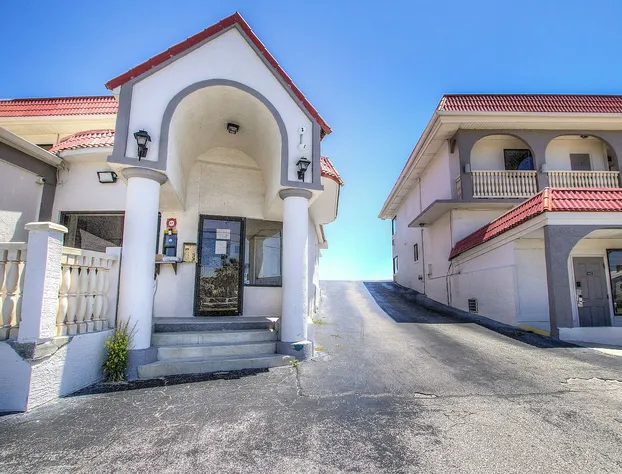 La Bella Oceanfront Inn hotel detail image 1