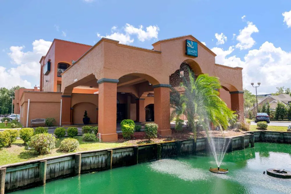 Quality Inn & Suites Jacksonville-Baymeadows hotel hero