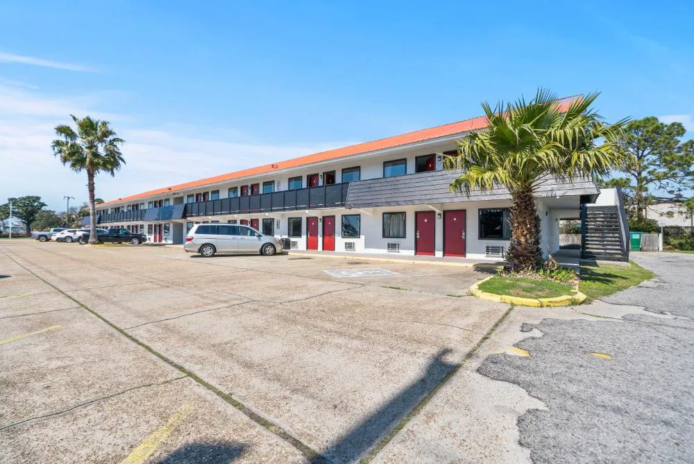 Executive Inn Panama City Beach, FL hotel hero